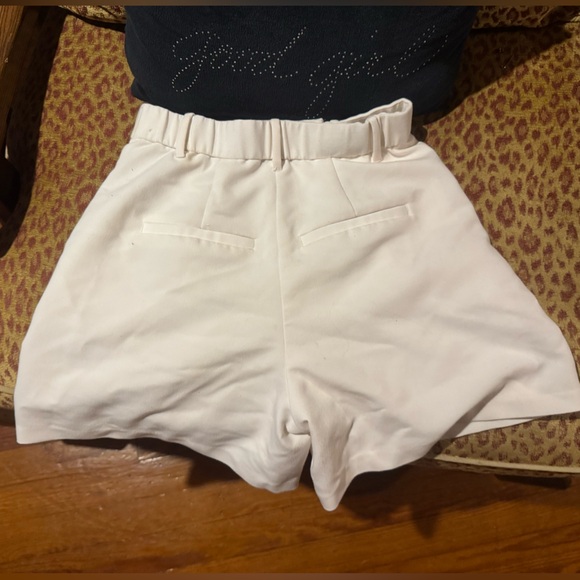 Abercrombie & Fitch Cream Shorts - Picture 3 of 4